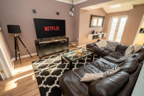Cozy 2-Bed Home Near Swansea Stadium & City Centre